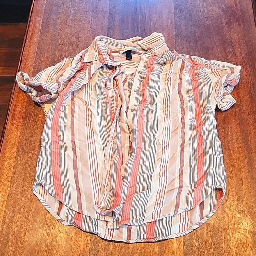 Womens size Small- Universal Thread Co. Super soft, short sleeve, button-up
